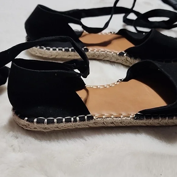 SERRA LADIES  TIE- UP ANKLE SANDALS. - Picture 3 of 7